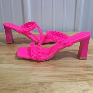 New NB Woman’s Sexrosly Heals